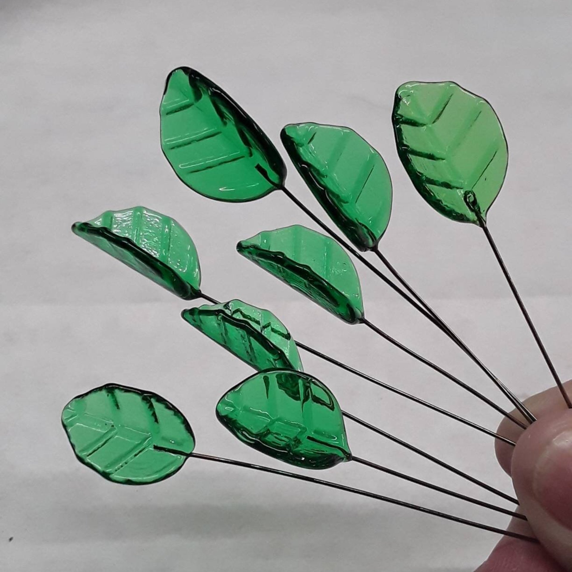 Bent Medium Green Leaf - Glass Leaf Headpins, tiny small glass leaf shape on wire, bouquets, mixed media, mosaic, jewelry, wedding decor