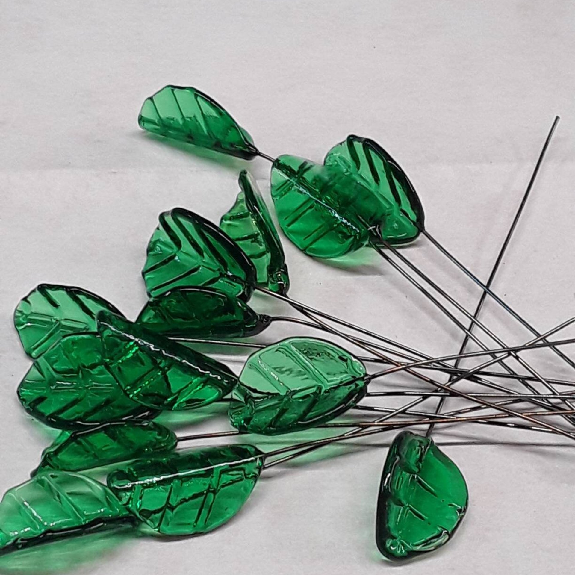 Bent Medium Green Leaf - Glass Leaf Headpins, tiny small glass leaf shape on wire, bouquets, mixed media, mosaic, jewelry, wedding decor