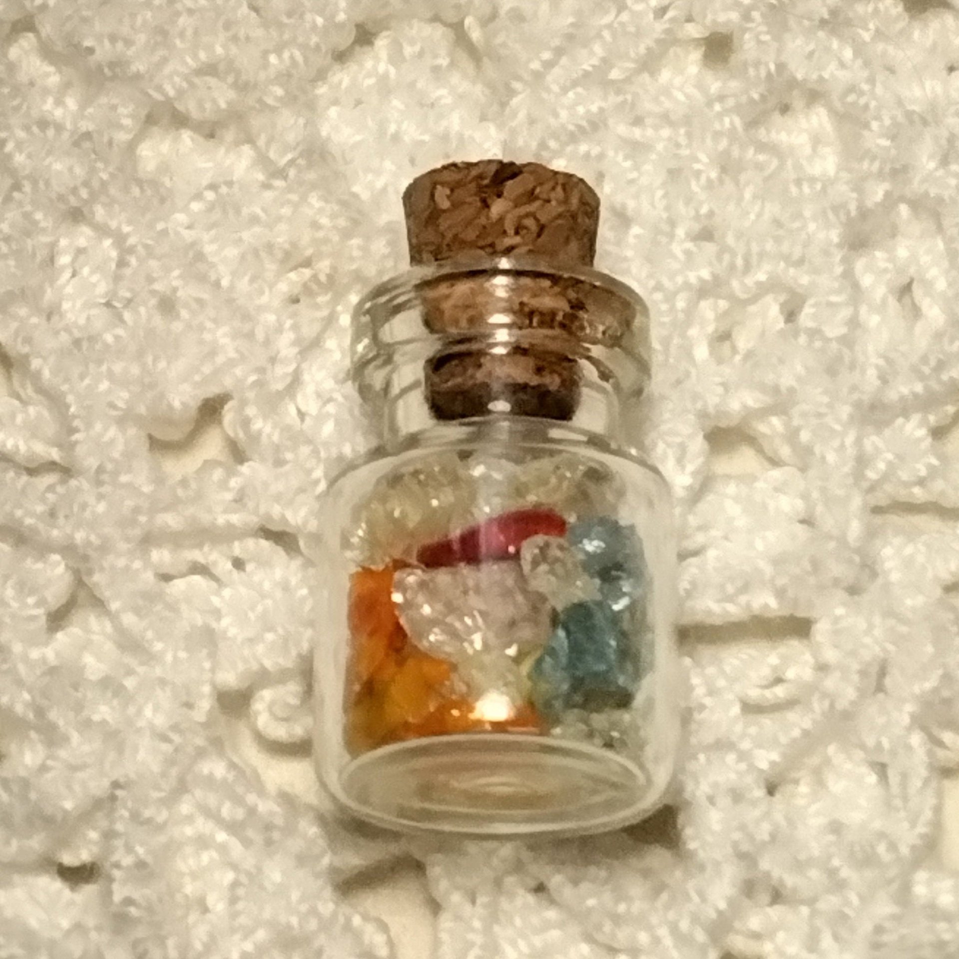 TINY Bottle Uranium UV Glass Chips in Jar Uranium Green Blue Yellow Red FireAmber, Mixed. 365nm, 395nm - great gift for uranium collection