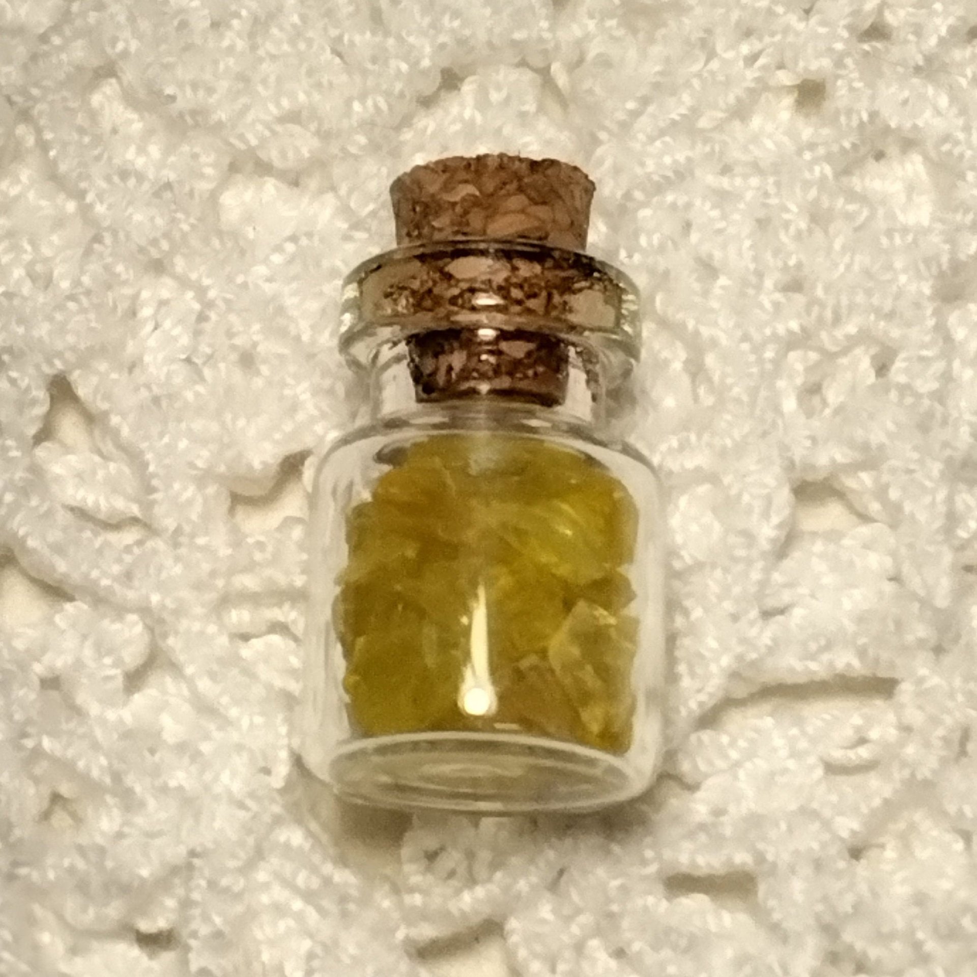 TINY Bottle Uranium UV Glass Chips in Jar Uranium Green Blue Yellow Red FireAmber, Mixed. 365nm, 395nm - great gift for uranium collection