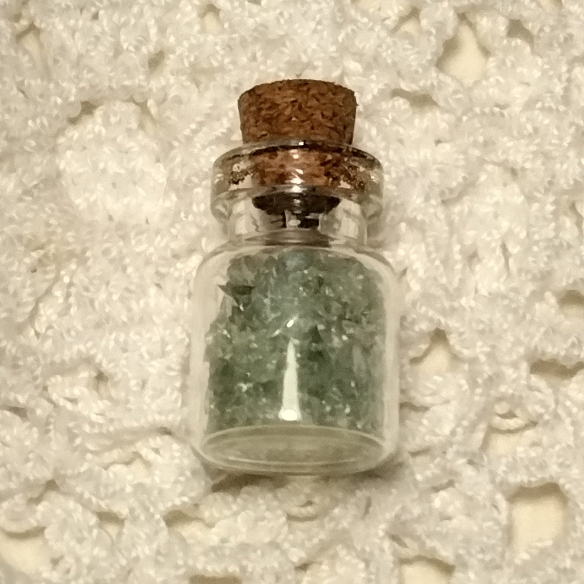 TINY Bottle Uranium UV Glass Chips in Jar Uranium Green Blue Yellow Red FireAmber, Mixed. 365nm, 395nm - great gift for uranium collection