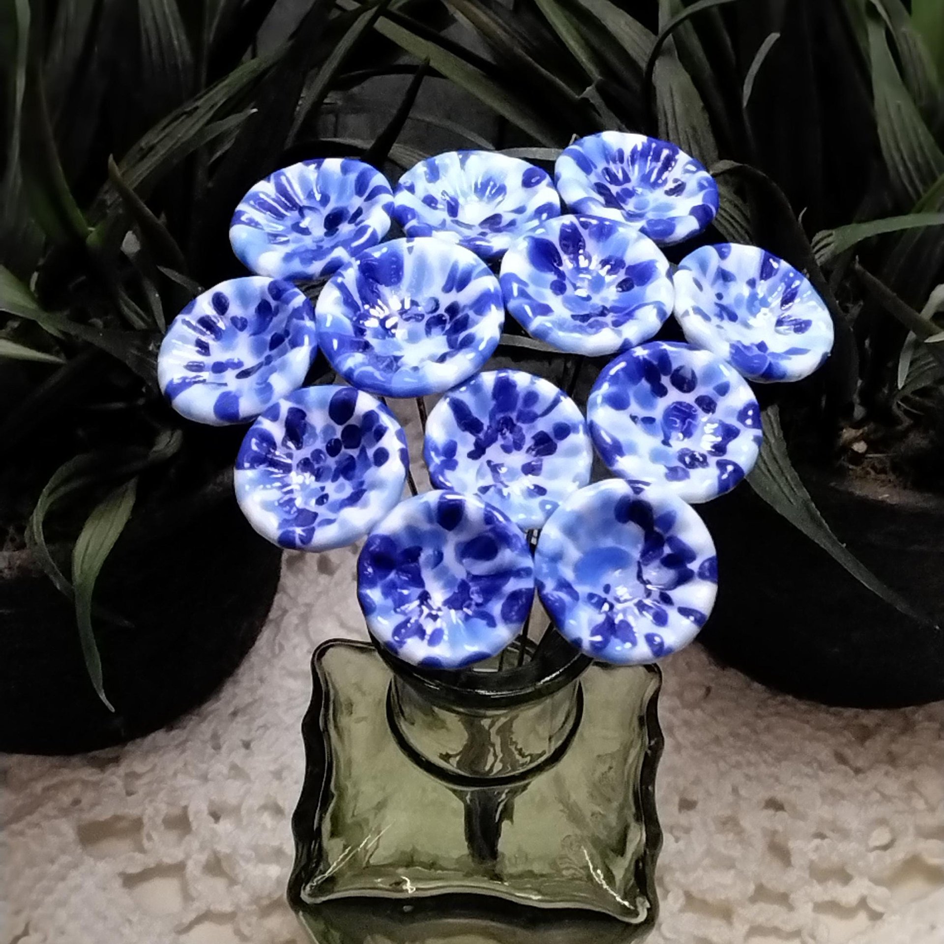Blue and White Coral Disk Chinoiserie Currier Ives glass flower headpins, tiny small mini glass flowers on wire individual crafted lampwork