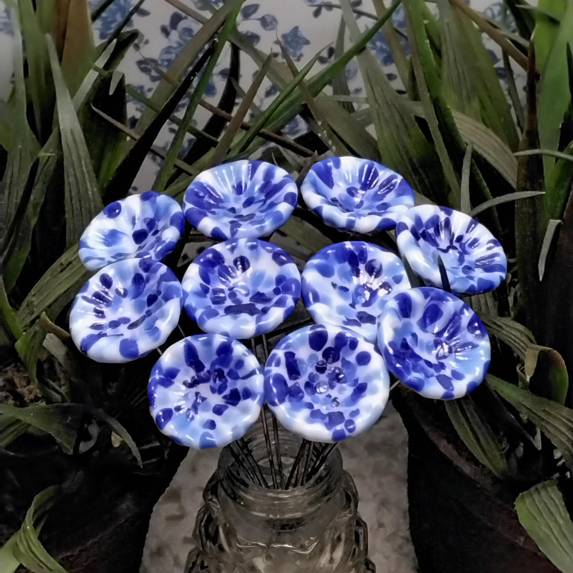 Blue and White Coral Disk Chinoiserie Currier Ives glass flower headpins, tiny small mini glass flowers on wire individual crafted lampwork