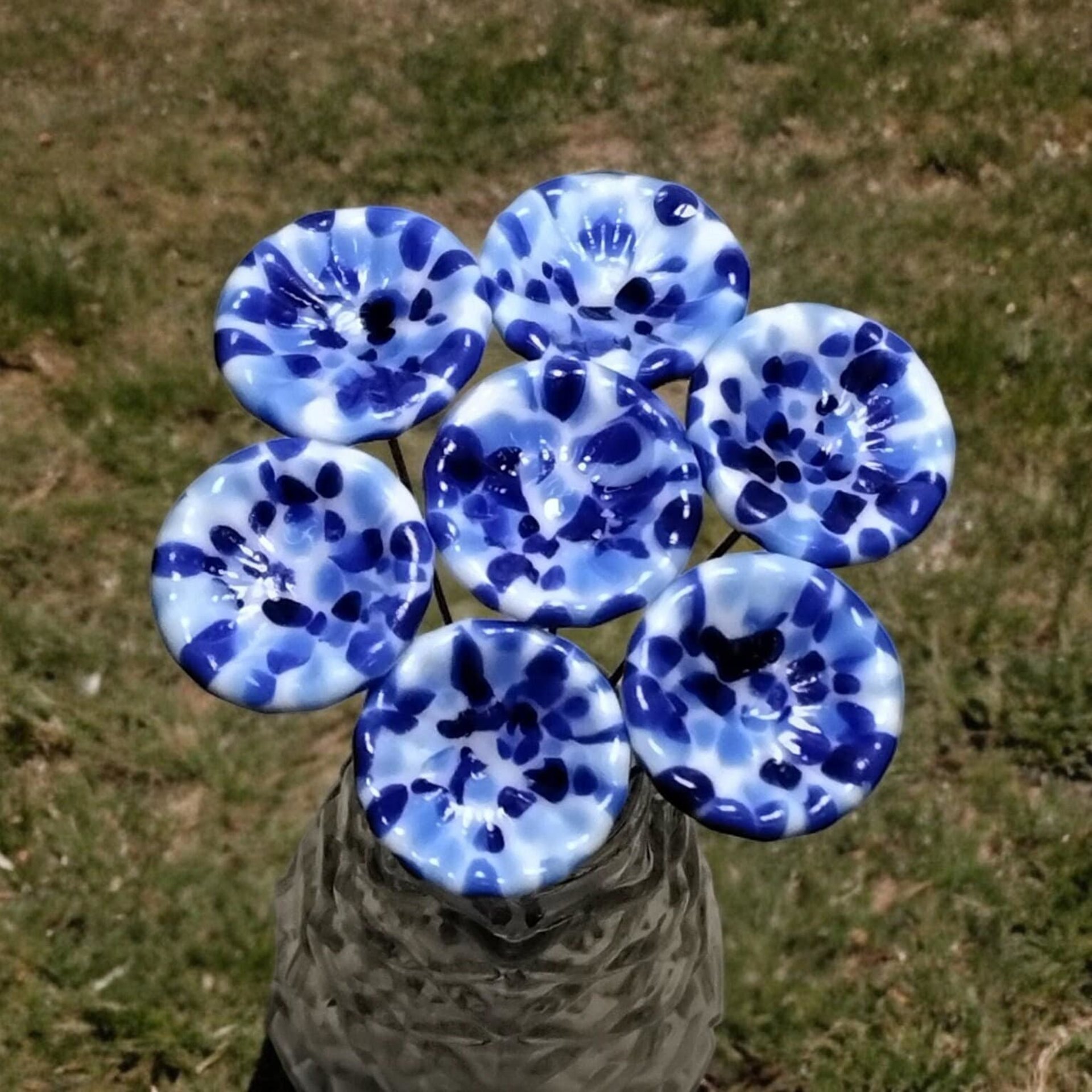 Blue and White Coral Disk Chinoiserie Currier Ives glass flower headpins, tiny small mini glass flowers on wire individual crafted lampwork