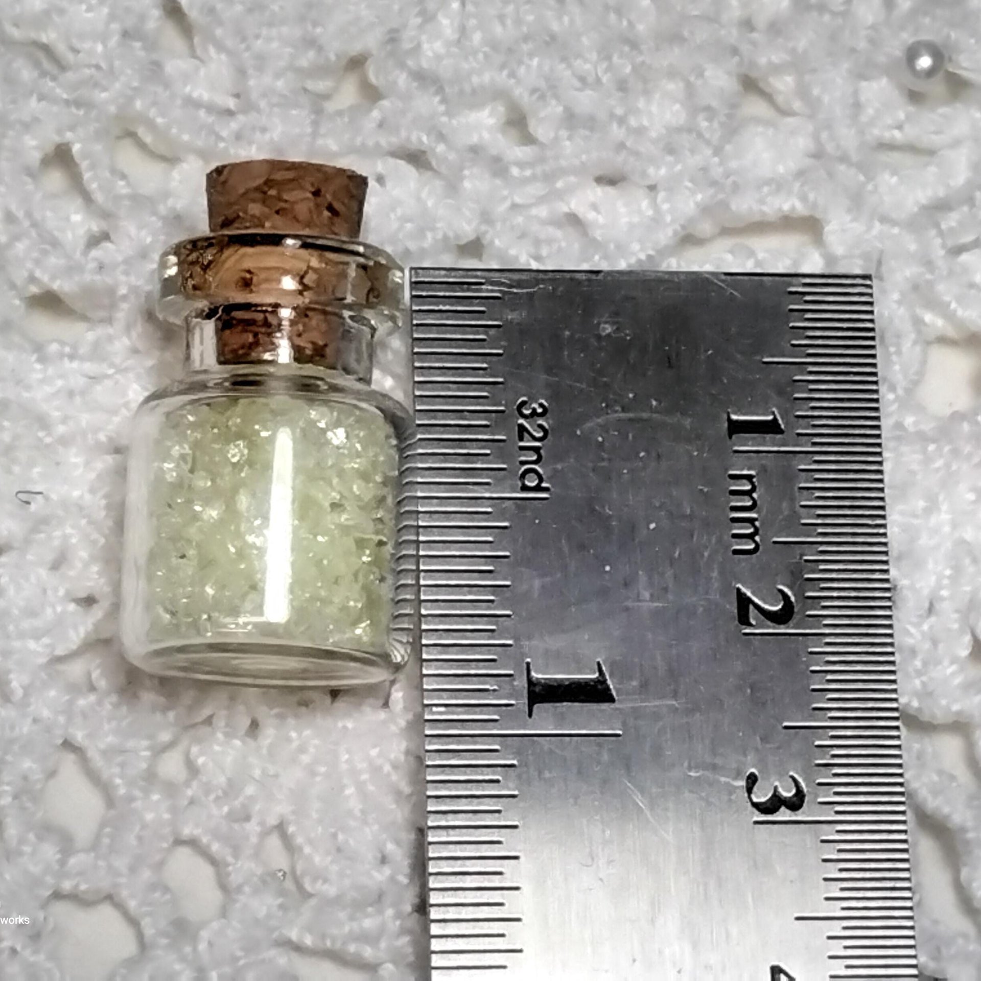 TINY Bottle Uranium UV Glass Chips in Jar Uranium Green Blue Yellow Red FireAmber, Mixed. 365nm, 395nm - great gift for uranium collection