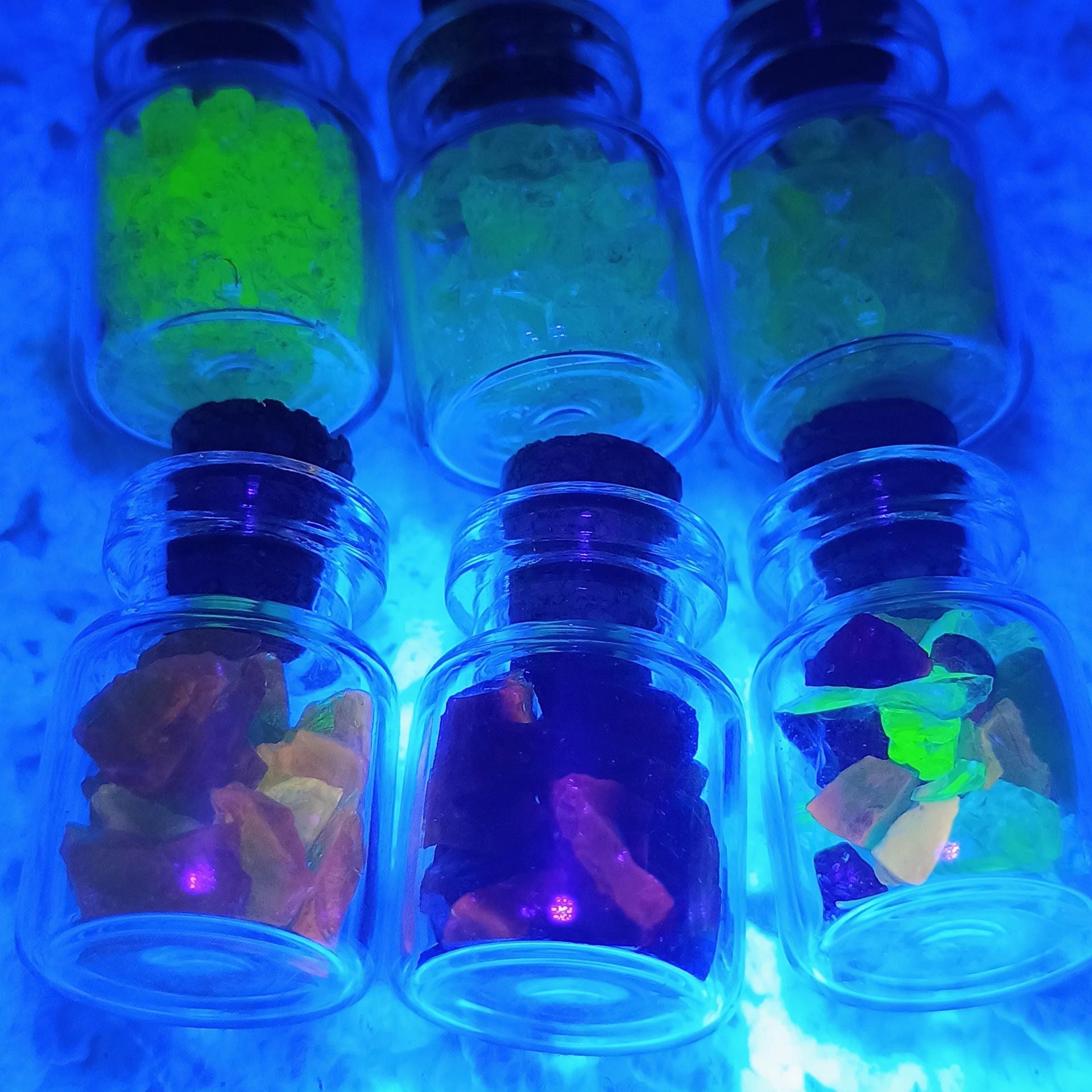 TINY Bottle Uranium UV Glass Chips in Jar Uranium Green Blue Yellow Red FireAmber, Mixed. 365nm, 395nm - great gift for uranium collection