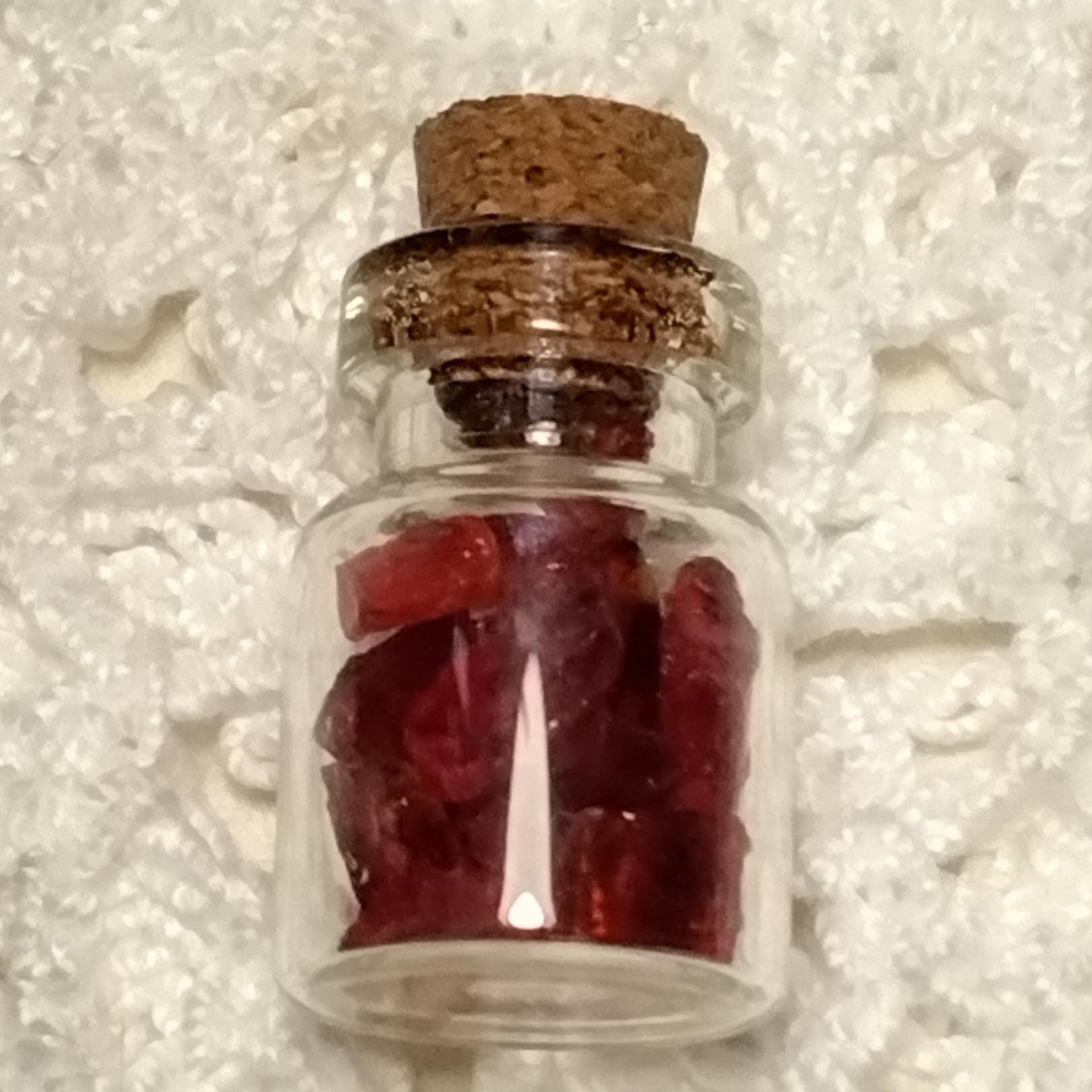 TINY Bottle Uranium UV Glass Chips in Jar Uranium Green Blue Yellow Red FireAmber, Mixed. 365nm, 395nm - great gift for uranium collection