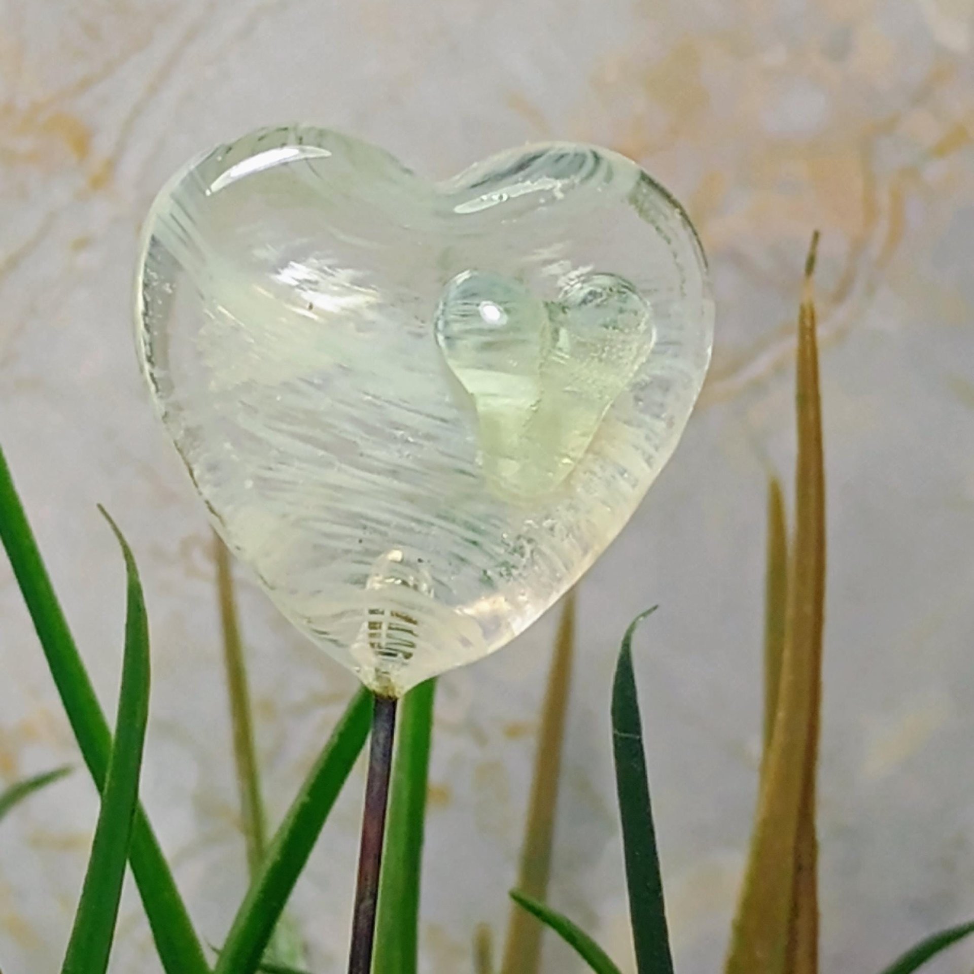 Wispy uranium vasoline glass on clear heart plant pick on 5in wire. Use for floral bouquet, plants, jewelry, gifts; handmade; 395nm