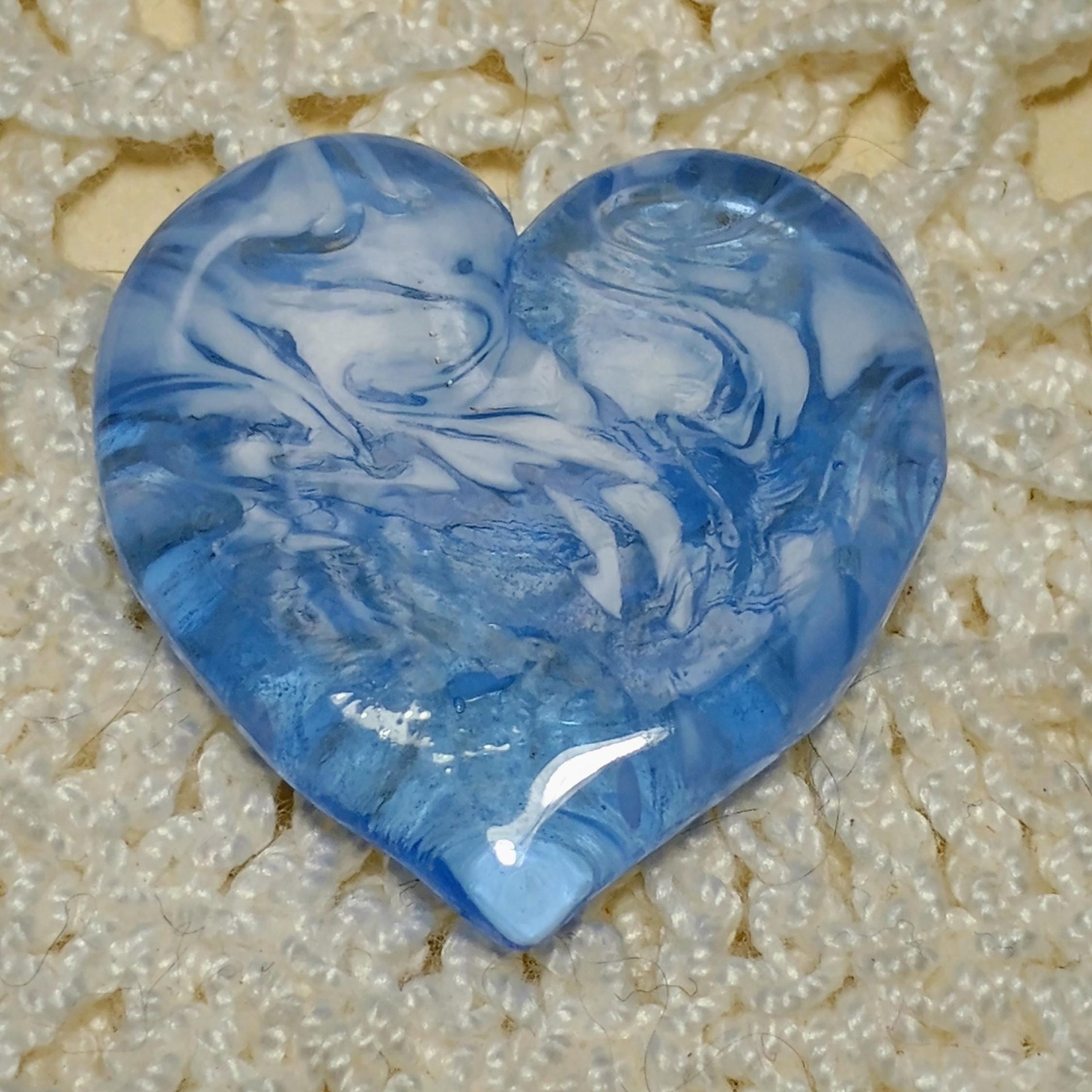 Glass Heart UV Blue Glow in 395uv; Large Heart 1.1/16" (31mm) blue glow glass with white swirls; wirewrapping, jewelry, pocket heart, gift