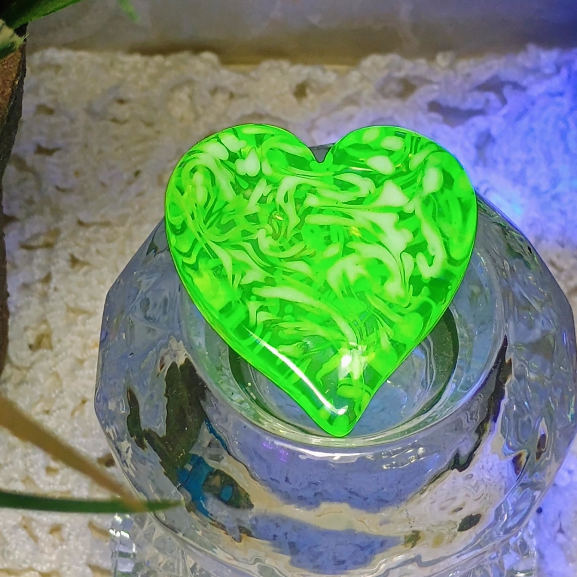 My Heart Glows! Uranium Large Heart 1.25" (30mm) vasoline glass with white victorian-lace swirls; wirewrapping, jewelry, pocket heart, gift,