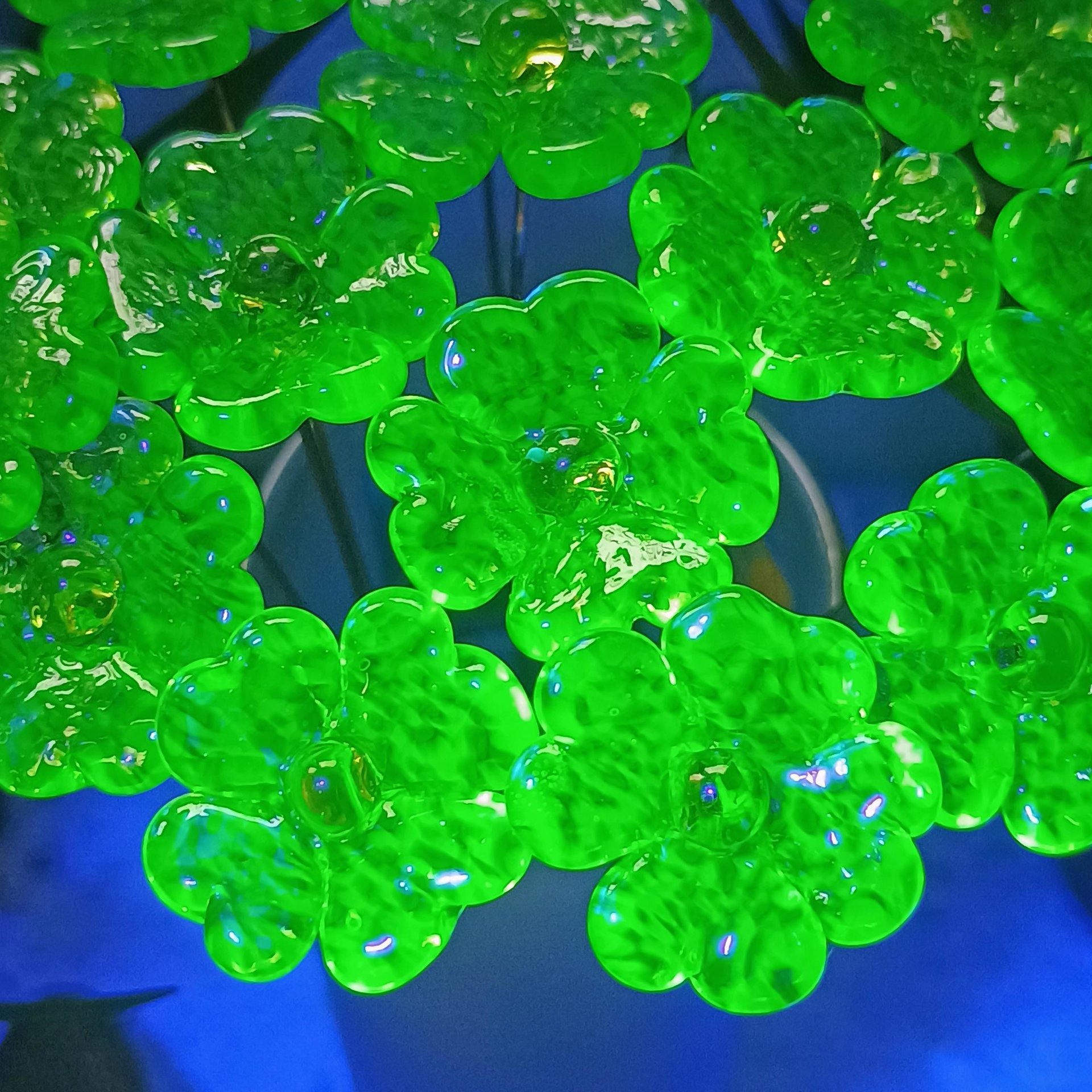 Uranium Glass 4 leaf Clover Shamrock, Luck of the Irish, green sprinkle frit; lampwork plant pick on 5in wire. Bouquet, Irish gift, 395nm