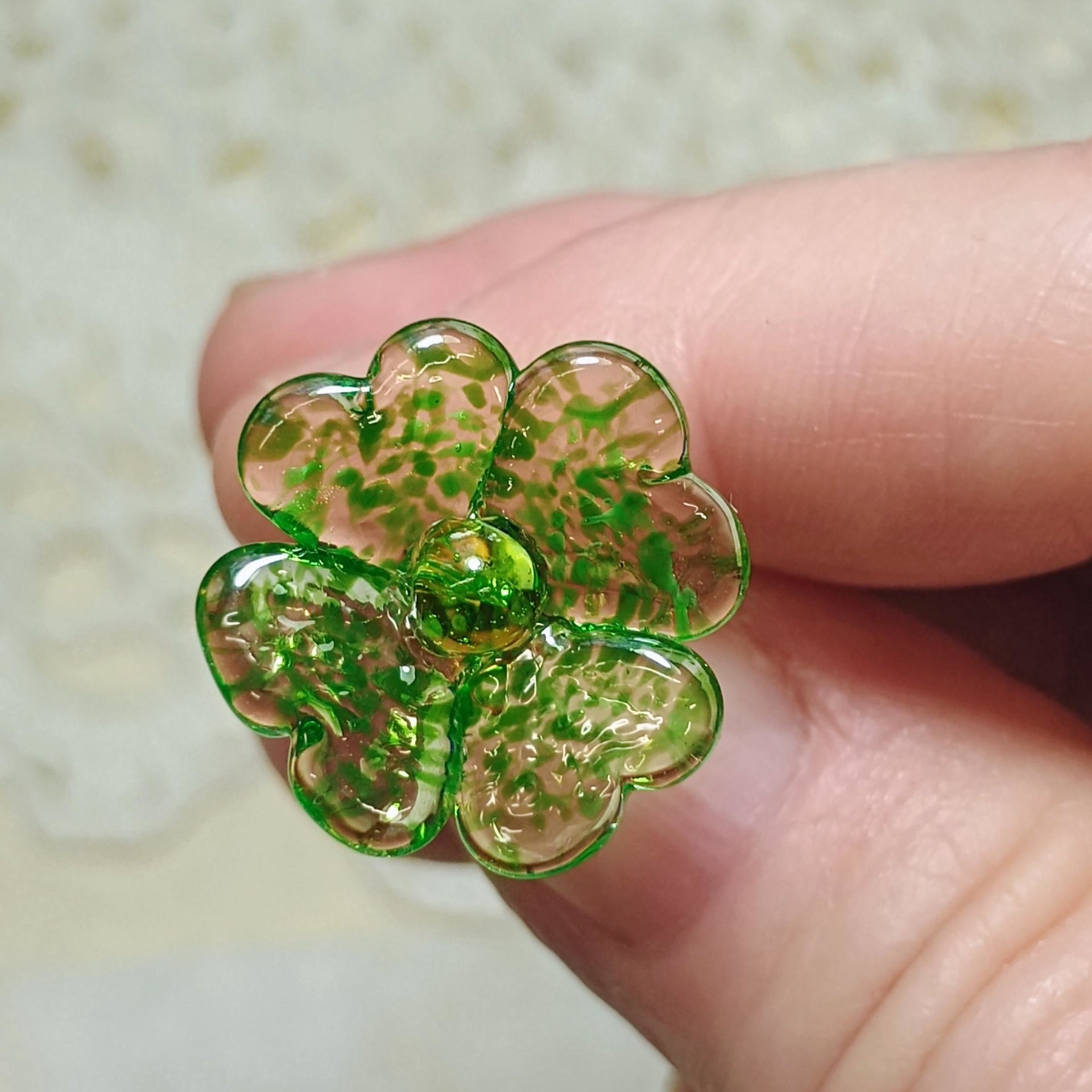 Uranium Glass 4 leaf Clover Shamrock, Luck of the Irish, green sprinkle frit; lampwork plant pick on 5in wire. Bouquet, Irish gift, 395nm
