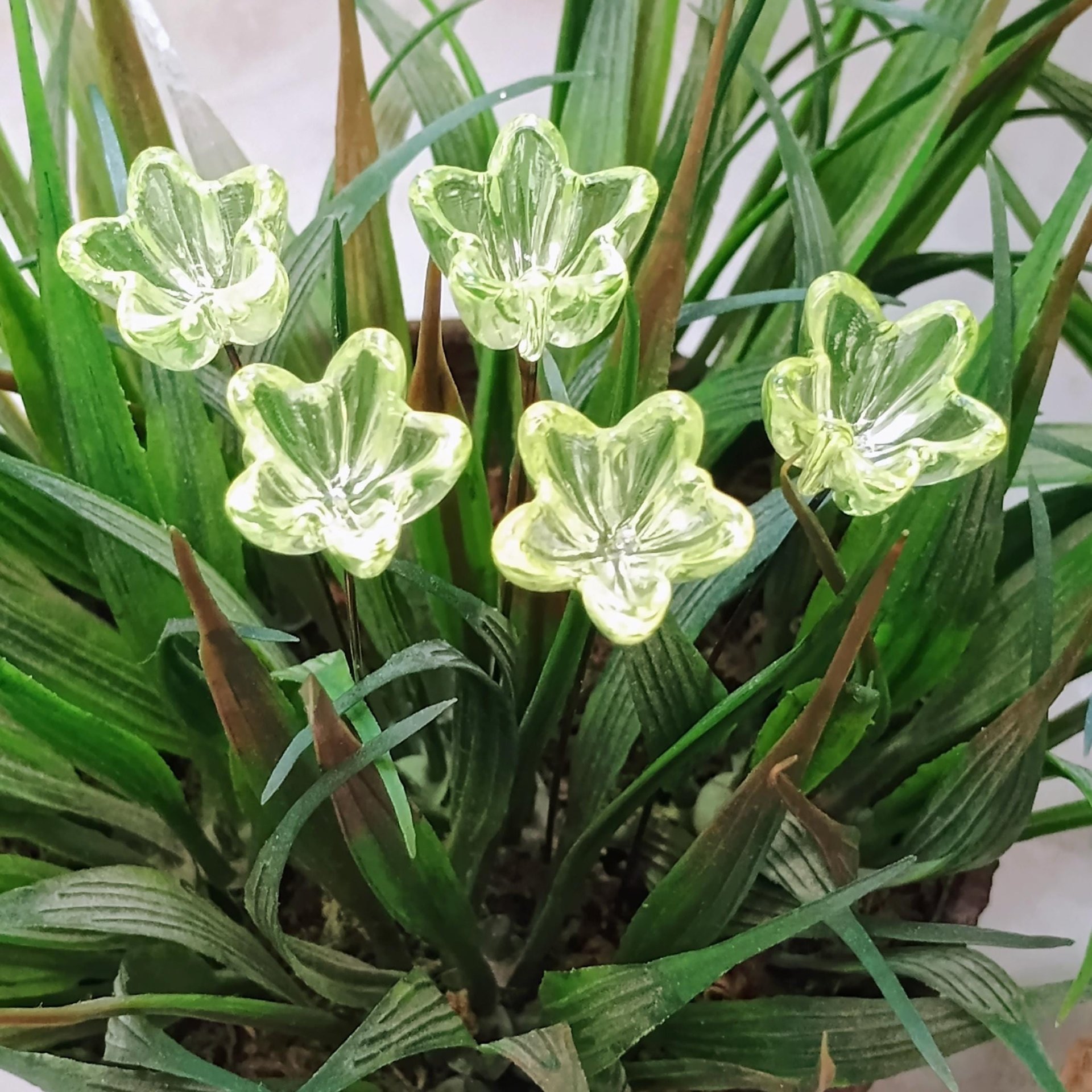 NEW! 16mm Uranium glass Flower, Medium (5/8") starflower on 5in wire. Use in floral bouquet, plant pick, jewelry, gifts; bright glow 395nm