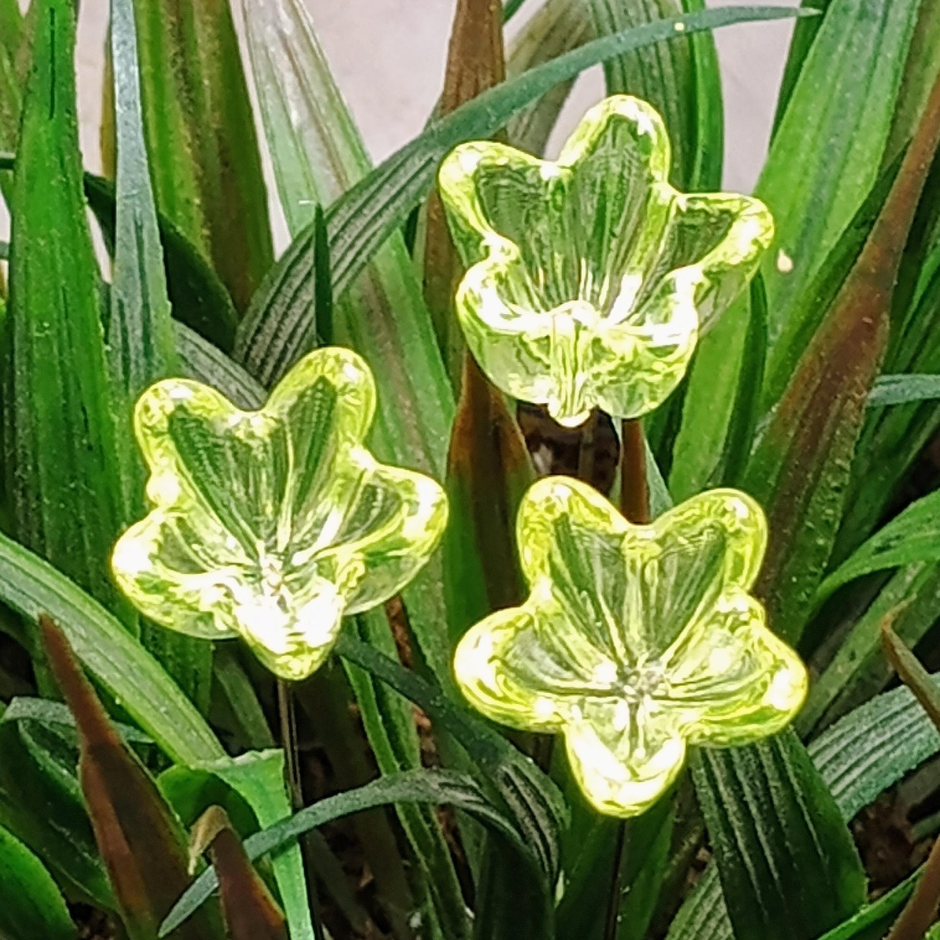 NEW! 16mm Uranium glass Flower, Medium (5/8") starflower on 5in wire. Use in floral bouquet, plant pick, jewelry, gifts; bright glow 395nm