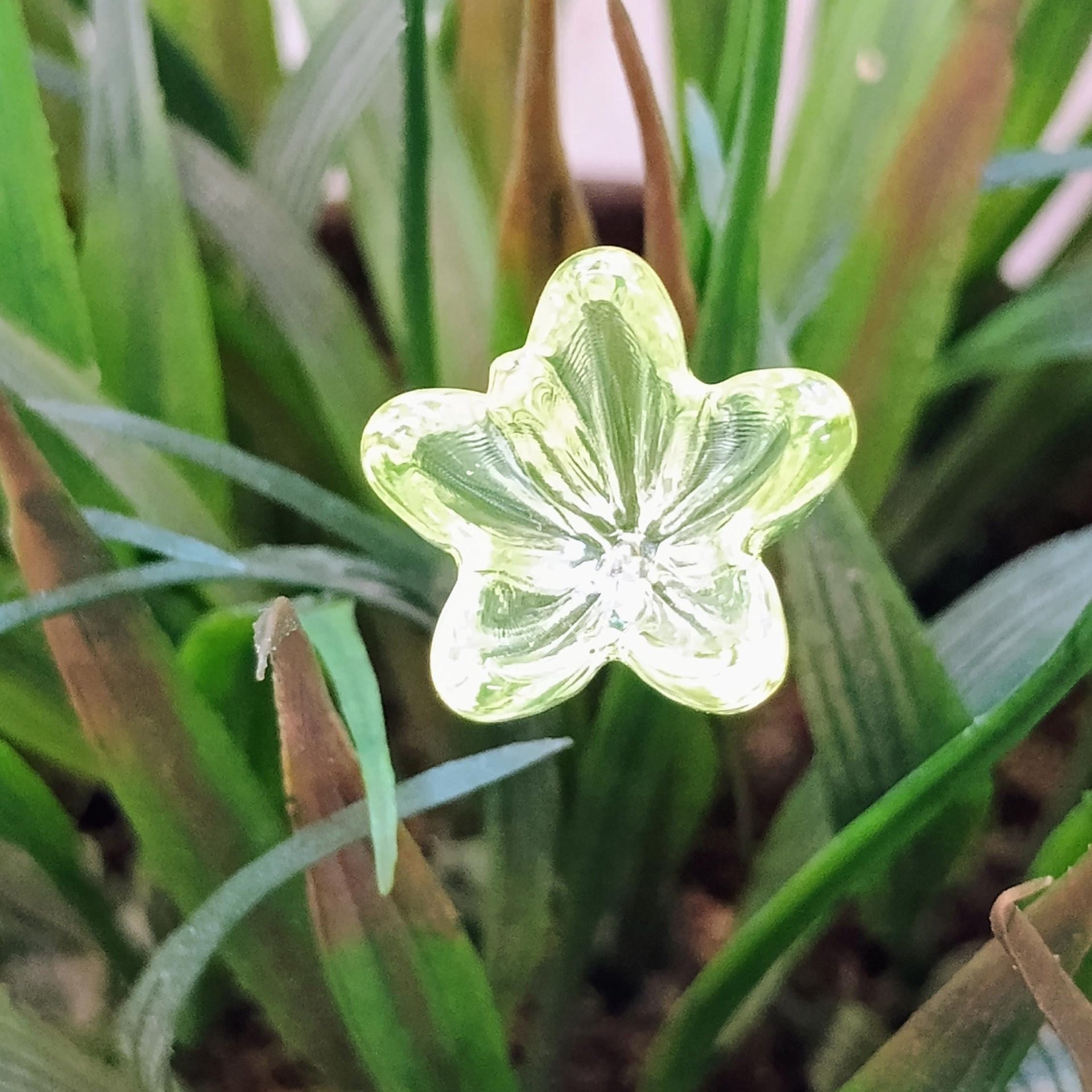 NEW! 16mm Uranium glass Flower, Medium (5/8") starflower on 5in wire. Use in floral bouquet, plant pick, jewelry, gifts; bright glow 395nm