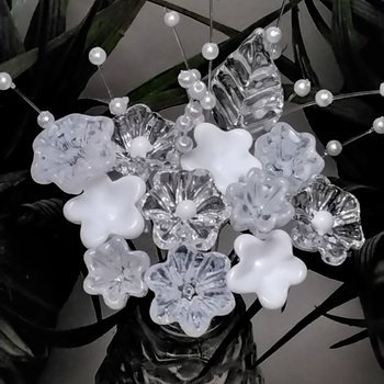 Snow White Lace Glass Flower Bouquet, tiny small minature glass flowers handcrafted lampwork, gift, wedding, curio, windowsill, lace, baby