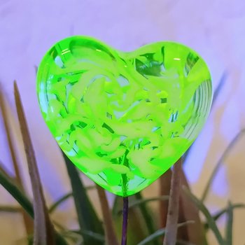 Uranium vasoline glass heart plant pick with white swirls on 5in wire. Use for floral bouquet, plants, jewelry, gifts; handmade by me; 395nm