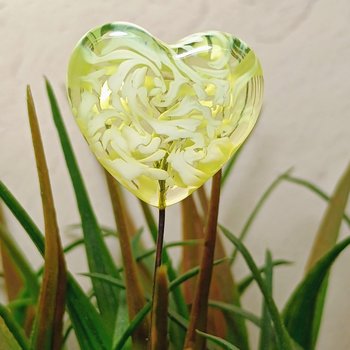 Uranium vasoline glass heart plant pick with white swirls on 5in wire. Use for floral bouquet, plants, jewelry, gifts; handmade by me; 395nm