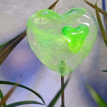 Wispy uranium vasoline glass on clear heart plant pick on 5in wire. Use for floral bouquet, plants, jewelry, gifts; handmade; 395nm