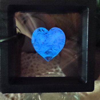 Glass Heart UV Blue Glow in 395uv; Large Heart 1.1/16" (31mm) blue glow glass with white swirls; wirewrapping, jewelry, pocket heart, gift