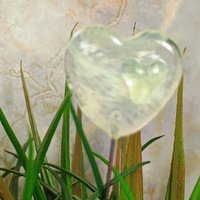 Wispy uranium vasoline glass on clear heart plant pick on 5in wire. Use for floral bouquet, plants, jewelry, gifts; handmade; 395nm