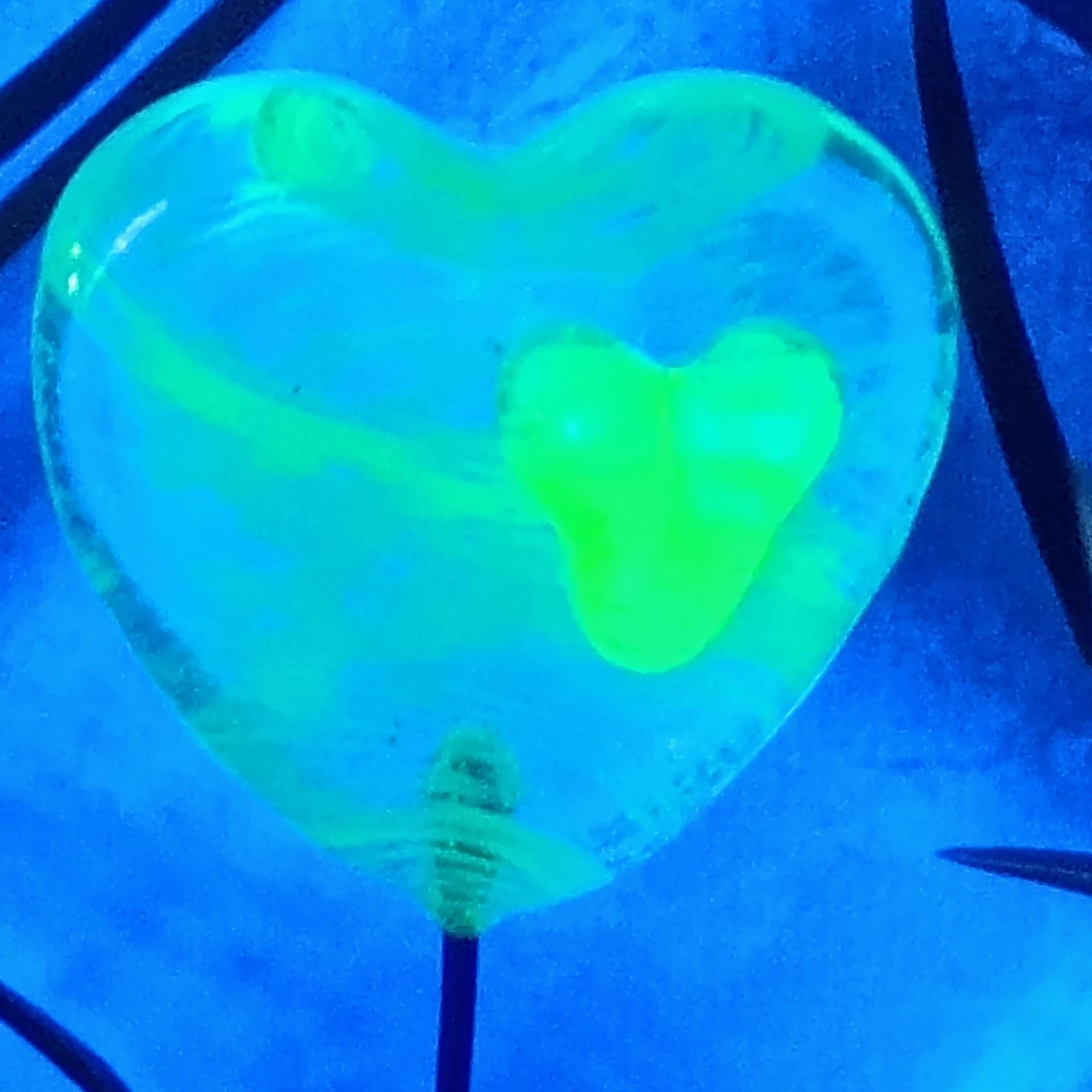 Wispy uranium vasoline glass on clear heart plant pick on 5in wire. Use for floral bouquet, plants, jewelry, gifts; handmade; 395nm